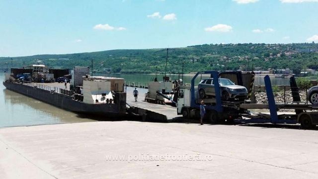Cursele cu bacul pe ruta Călărași-Ostrov, suspendate temporar