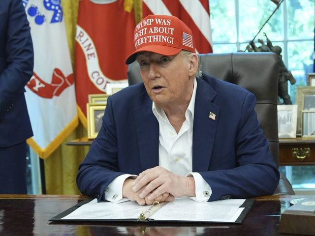 Usa, Trump minaccia di revocare la licenza alle tv che considera ostili