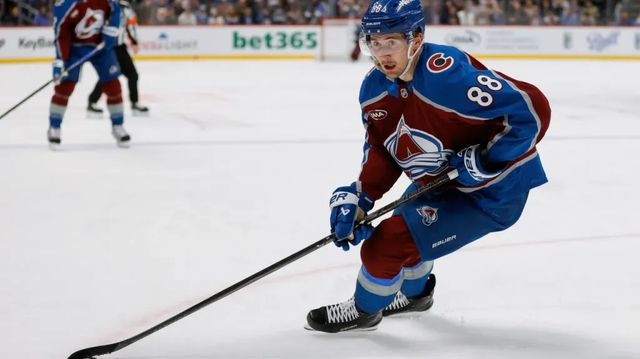 Nečas dvakrát bodoval u vysoké výhry Colorada, Pastrňák, Zacha a Hertl asistovali