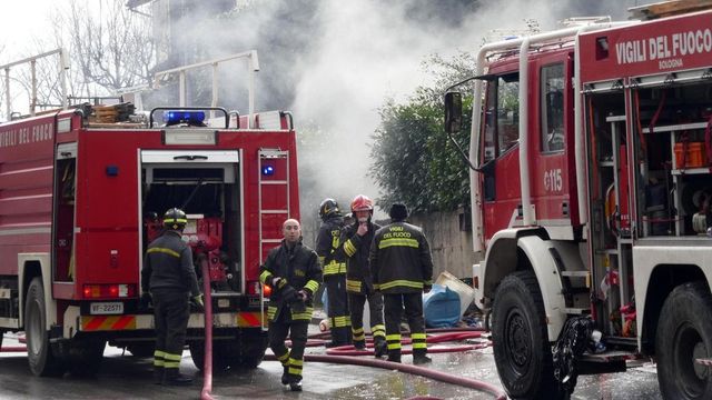 Maltempo a Matera, albero cade su un’auto: un morto e tre feriti in gravi condizioni