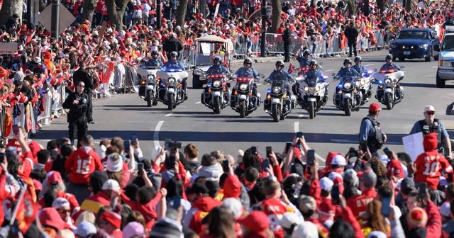 Spari a Kansas City alla parata per vittoria Super Bowl