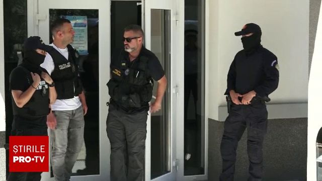 Armă cu aer comprimat și proiectile, descoperite într-un colet venit din Cehia pe Aeroportul Cluj