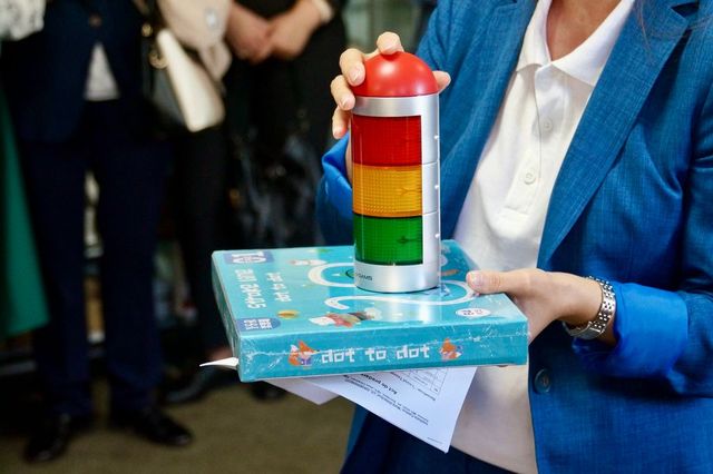 95 de școli din Republica Moldova primesc echipamente asistive pentru copii cu dizabilități datorită sprijinului internațional