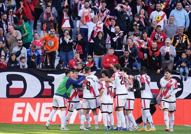Una estafa antes de la final europea del Rayo desata una ola de solidaridad en Vallecas