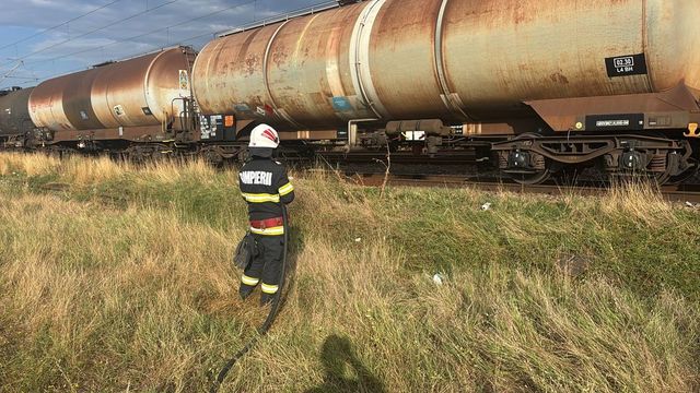 Clipe de panică în Teleorman. Populația a fost evacuată după scurgeri la un tren cu 36 de vagoane încărcate cu motorină