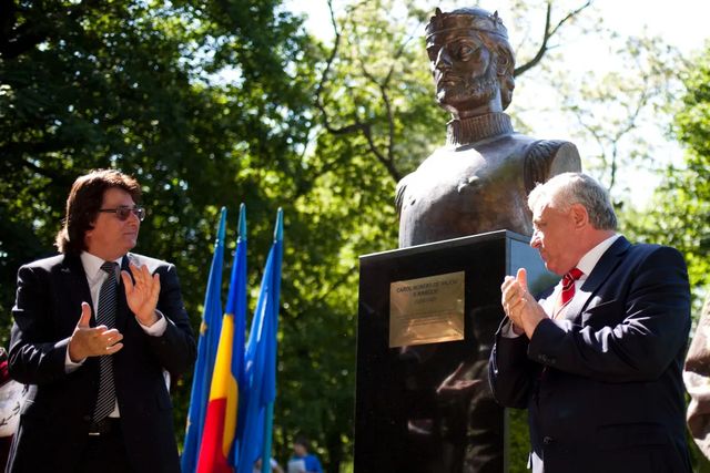 Motivul halucinant pentru care un barbat a amenintat ca sparge cu barosul absolut toate statuile din Timisoara