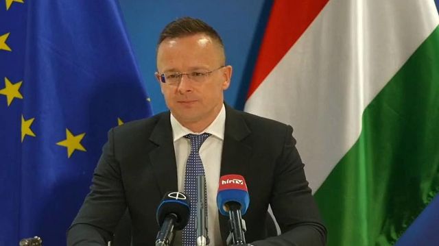 Szijjártó Péter: Magyarország nem vesz részt az ukrajnai lőszerszállításokban