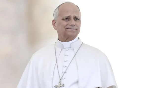 Trump vuelve a atacar al Papa y le acusa de poner en peligro a los católicos