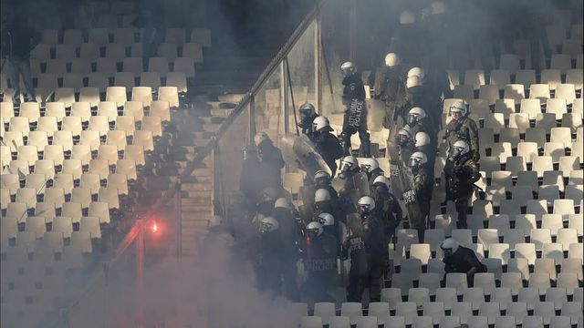 Violente pe stadion la finala Cupei Greciei dintre Panathinaikos si PAOK, echipa lui Razvan Lucescu