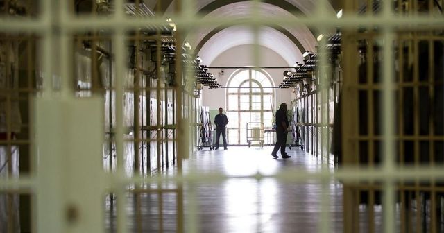 Ředitel jiřické věznice je kvůli útěku vězně mimo službu, jeho zástupce skončil