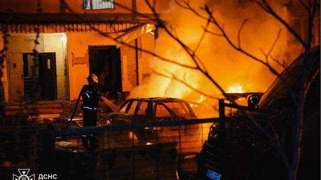 Четирима души загинаха при пожар в многоетажни сгради в Хонконг