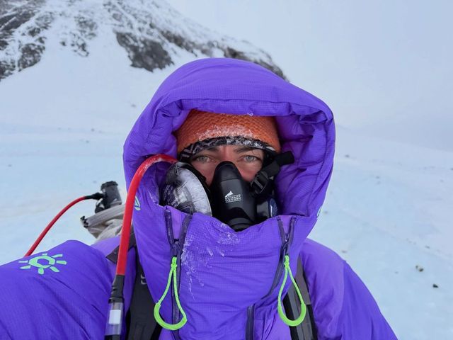 Drapelul Moldovei arborat din nou pe Everest