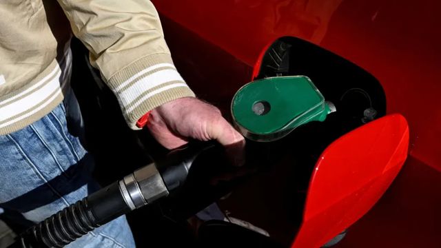 Vláda zvýšila cenové stropy pohonných hmot pro středu