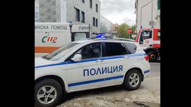 Багер погреба жив работник в Бургас, мъжът почина ВИДЕО