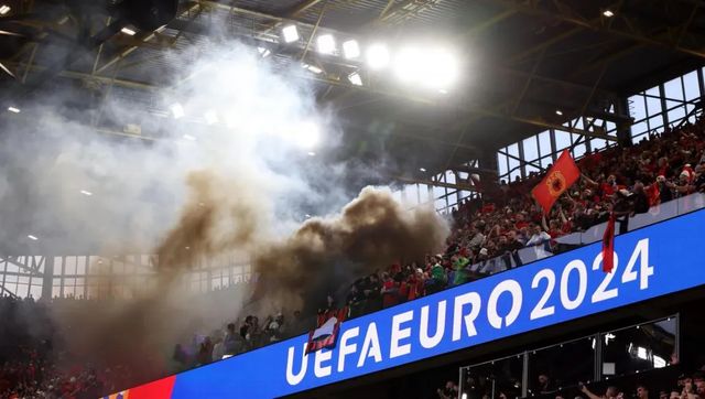 Toque de la UEFA a Albania por los modales de su afición