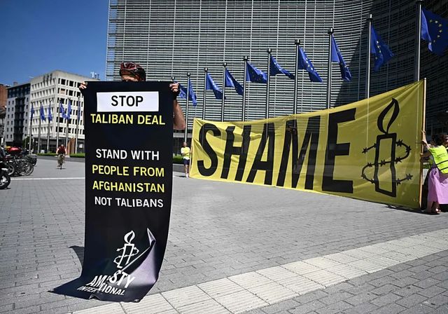 Quince países europeos se reúnen con los talibanes en Bruselas