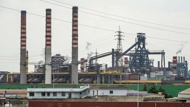 Ex Ilva, il sindaco di Taranto ordina la sospensione della centrale termoelettrica