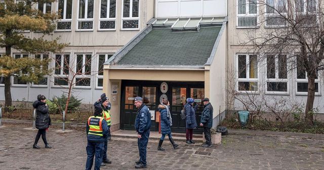 Ma is bombariadó van több iskolában