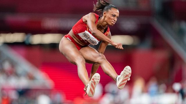 Ana Peleteiro se clasifica sin problemas y por la vía rápida a la final de triple salto en París