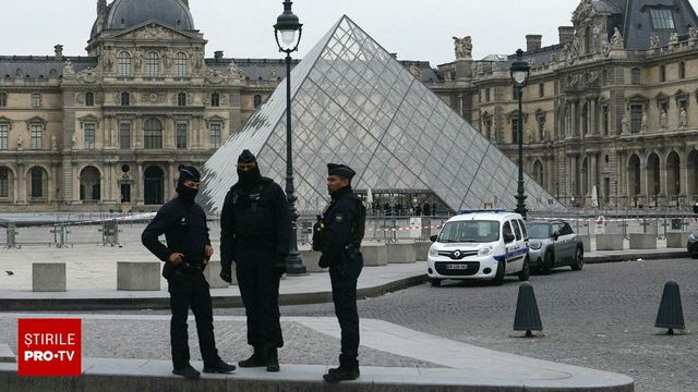 Jaf la Muzeul Luvru din Paris. Instituția a fost închisă de urgență