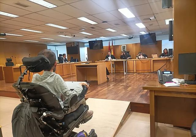 La Audiencia de Madrid absuelve a Echenique de un delito de odio por un mensaje contra el clero