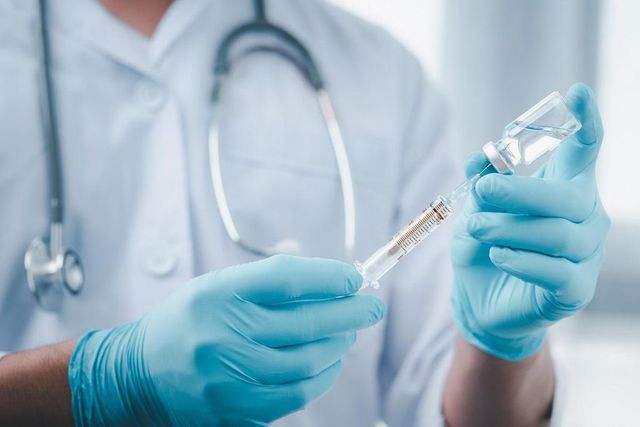 Irlanda a suspendat utilizarea vaccinului AstraZeneca, ca măsură de precauție