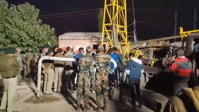 Teen Girl Rescued From Gujarat Borewell Dies