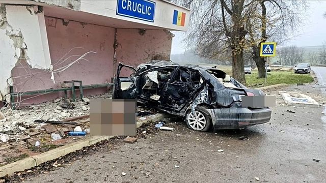 Accident mortal în Criuleni: Un șofer a murit după ce s-a izbit cu mașina într-o stație de așteptare și vehiculul a luat foc