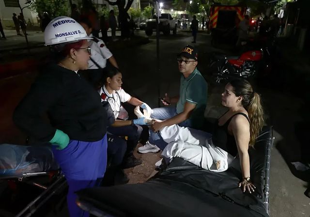 Estados Unidos prevé entre 10.000 y 100.000 muertos por los terremotos de Venezuela