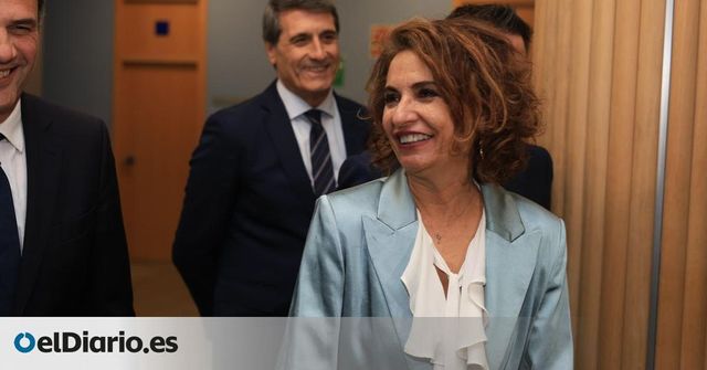 Montero se despide ya del Consejo de Ministros y Sánchez ultima un cambio en el Gobierno tras perder a su número dos durante ocho años