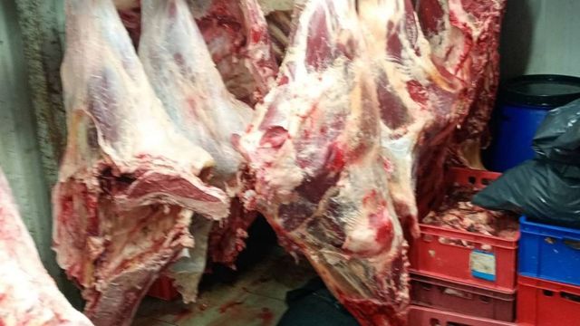 Разкриха незаконна кланица в Търновско, иззеха над 20 тона месо