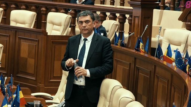 Deputatul transfug Vladimir Vitiuc își scapă averea de confiscare