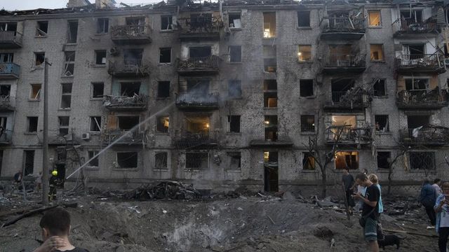 Загинали и ранени при масираната руска атака срещу Киев