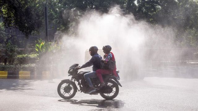 As Air Pollution Hits Severe Levels In Delhi, AAP Pins Blame On UP Buses