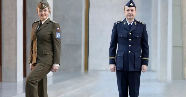 Armáda představila nové stejnokroje