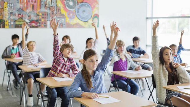 Ce schimbări sunt propuse în structura anului școlar 2026–2027. Ministerul Educației a pus proiectul în consultare publică