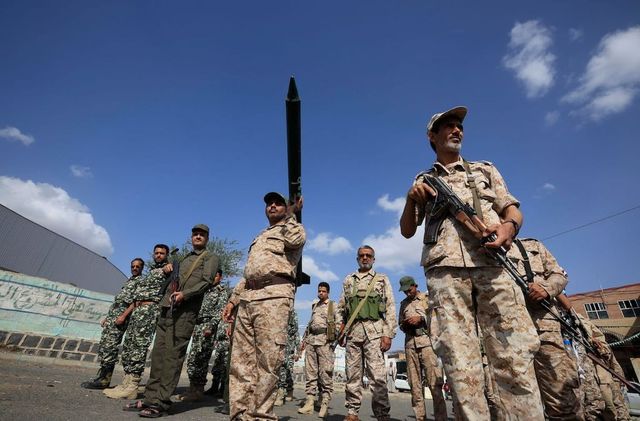 Yemen, ribelli Houthi diffondono un video con veicoli sauditi dati alle fiamme