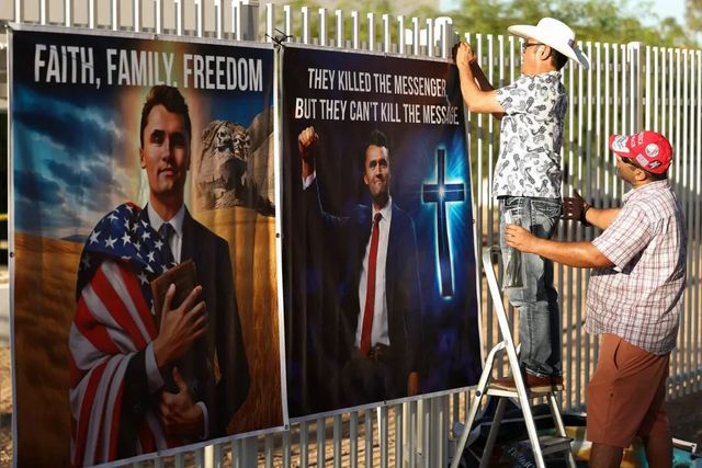 Funerali di Charlie Kirk, oggi la cerimonia allo stadio con Trump e Vance