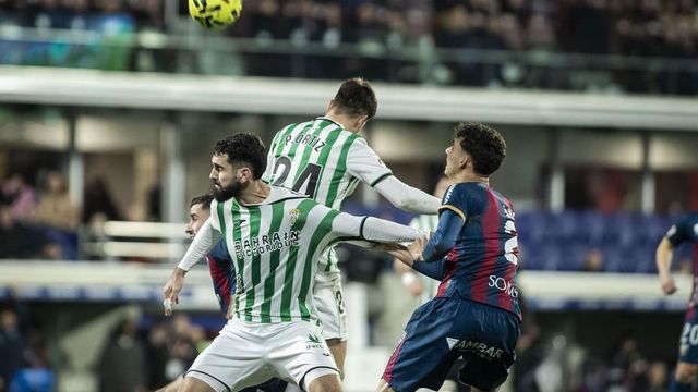 El Real Oviedo y el Elche tientan a Jacobo, segundo máximo artillero del Córdoba CF