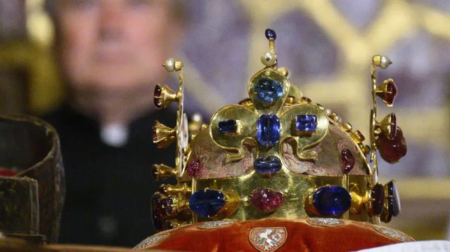 Klíčníci odpoledne vyzvednou české korunovační klenoty