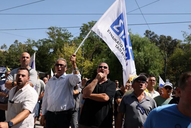 Grevă generală în Grecia din cauza planurilor privind ziua de lucru de 13 ore