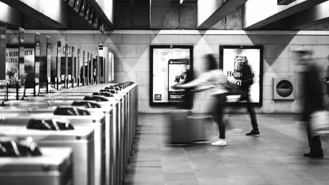 Poliția franceză reține un bărbat după ce a atacat cu un cuțit trei femei în centrul Parisului