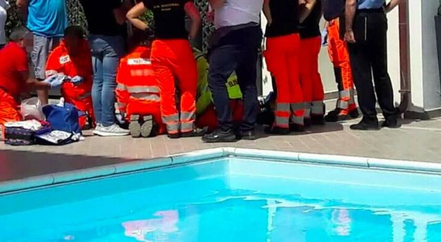 Bambina di 4 anni morta annegata nella piscina di un hotel Milano Marittima