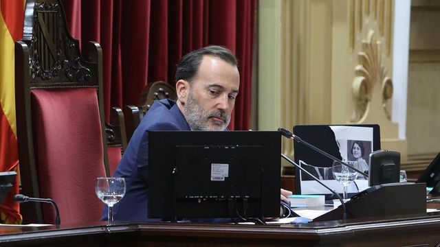 Gabriel Le Senne se sentará en el banquillo por un delito de odio por romper una fotografía de Aurora Picornell en un pleno