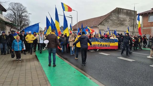 George Simion și Călin Georgescu, mitinguri separate la Alba Iulia, de Ziua Națională