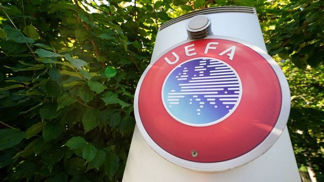 Suspendare pe viață pentru antrenorul ceh de fotbal care și-a filmat jucătoarele pe ascuns în vestiar