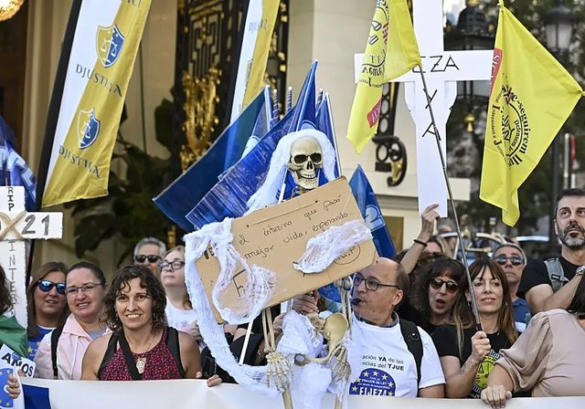 España apura el plazo para responder a Bruselas sobre el abuso de temporalidad en el sector público