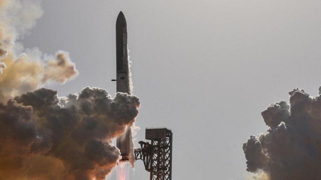 La 'nave fantasma' de SpaceX se estrella y deja un cráter de 20 metros de diámetro en la Luna