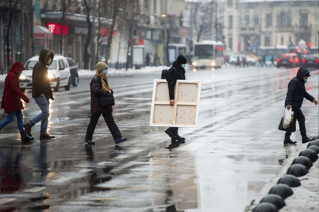 Vreme severă România: ploi, lapoviță și ninsori în următoarele zile