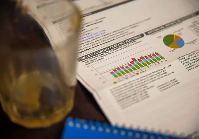 Facua lamenta volver al 21% del IVA de la luz y pide al Gobierno español un tipo reducido permanente